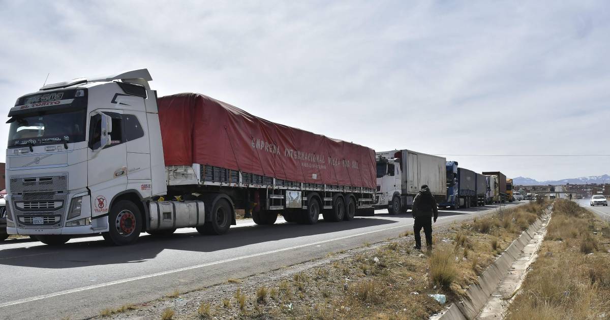 Tras 53 días de bloqueos, carreteras de Bolivia se liberan pero pérdidas económicas superan los