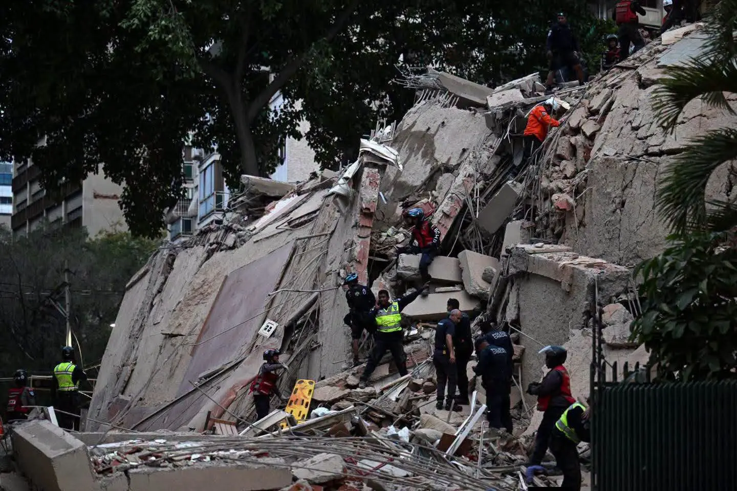 Bolivia enviará 26 rescatistas a Venezuela tras devastadores sismos