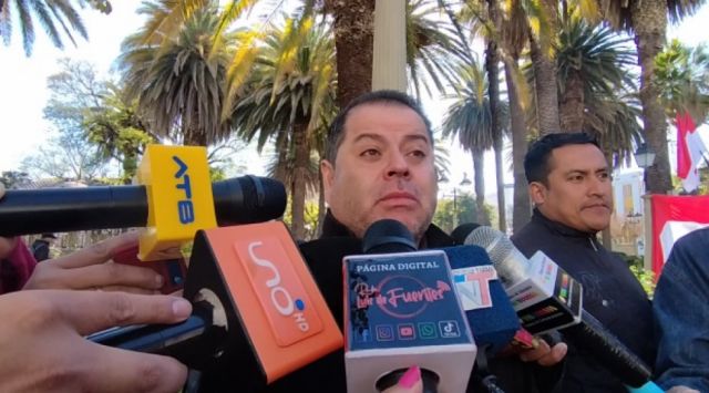 Paúl Mendoza es ratificado como secretario de Salud en Tarija y lidera intensa agenda de compras públicas en 2025