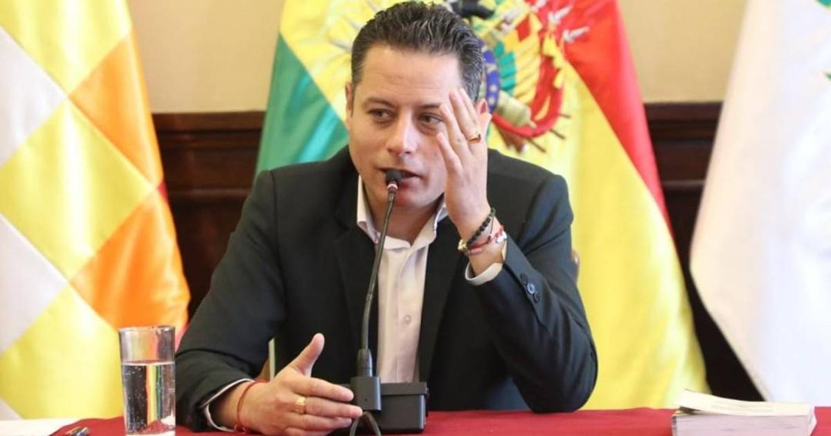 Edmand Lara advierte que sin disciplina fiscal, tipo de cambio flexible puede acelerar inflación y devaluación