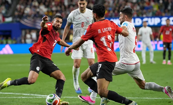Con un gol de Mahmoud Saber, Egipto suma el punto clave para avanzar de fase