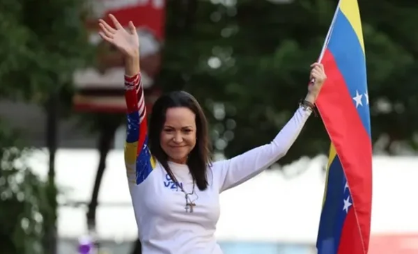 María Corina Machado anuncia su inminente regreso a Venezuela tras devastadores terremotos