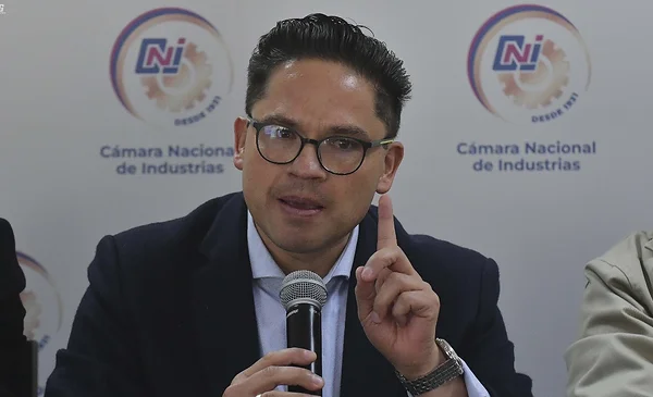 Presidente de la CNI destaca necesidad del nuevo régimen cambiario y urge ley de inversiones para atraer capital extranjero