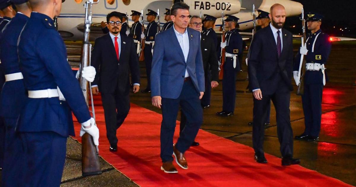 Rodrigo Paz llega a Paraguay para participar en la Cumbre del Mercosur y reunirse con Santiago Peña