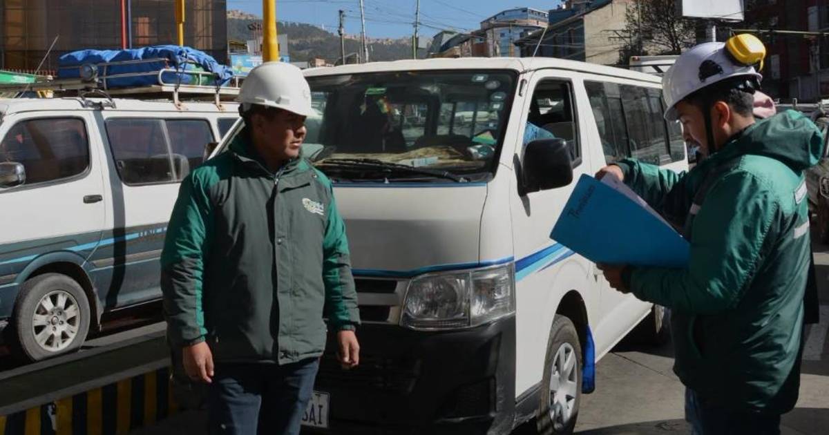 Ministro Blanco anuncia restricciones en venta de gasolina en bidones: solo mayores de edad pueden comprar hasta cinco litros