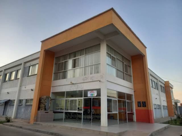 000 bolivianos en material de limpieza y escritorio para hospitales y centros de salud en 2025