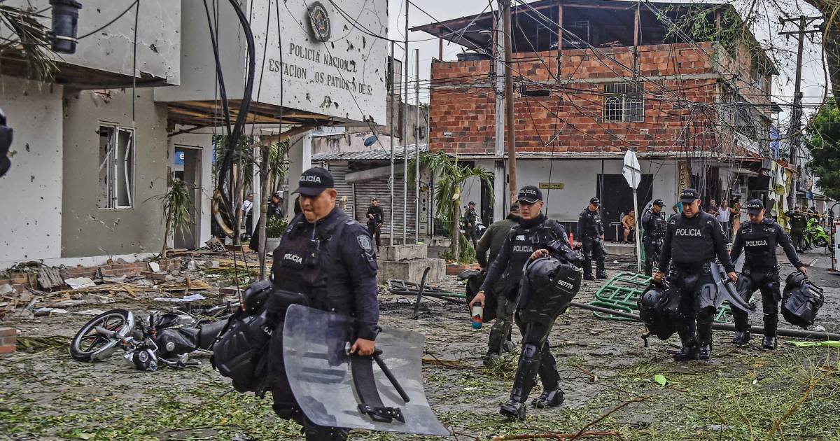 Coche bomba atribuido al ELN deja un muerto y once heridos