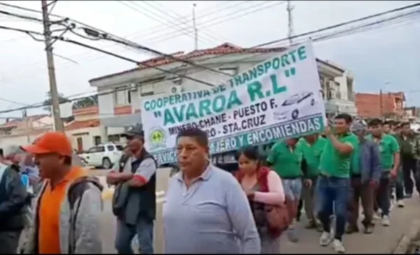 Transportistas protestan en Montero por escasez y alza del diésel